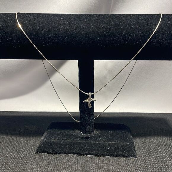 Beautiful necklace with star pendent - Picture 2 of 9